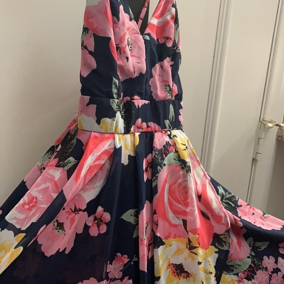 Dress - Picture 2 of 7